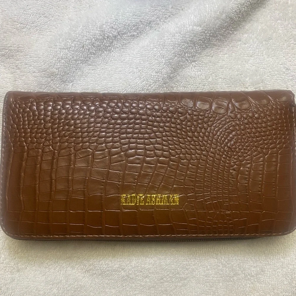 🇺🇸🇺🇸 SALE 🇺🇸🇺🇸 Katie Ashman Brown Croc Embossed Wallet